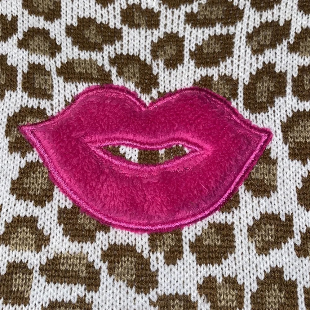 🎉Host Pick🎉Leopard Print Lips 👄 Dog Sweater
